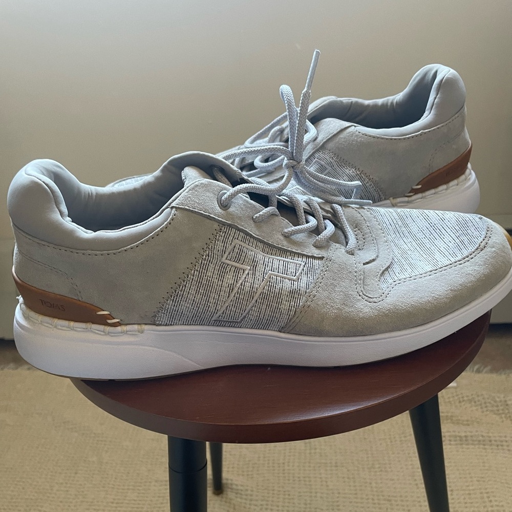 Like New Men’s Toms Tennis Shoe Size 10